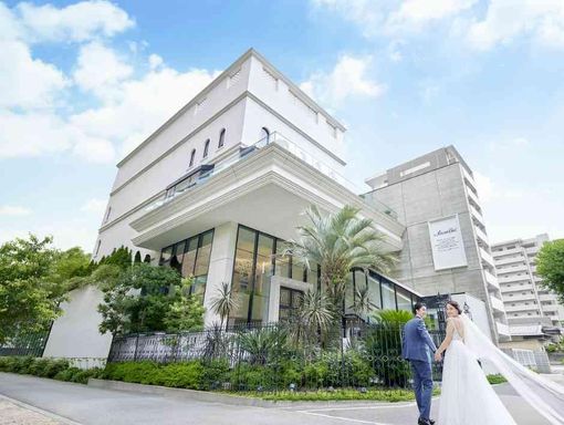 アルカンシエルリュクスマリアージュ大阪 緑が美しいエントランスの画像3