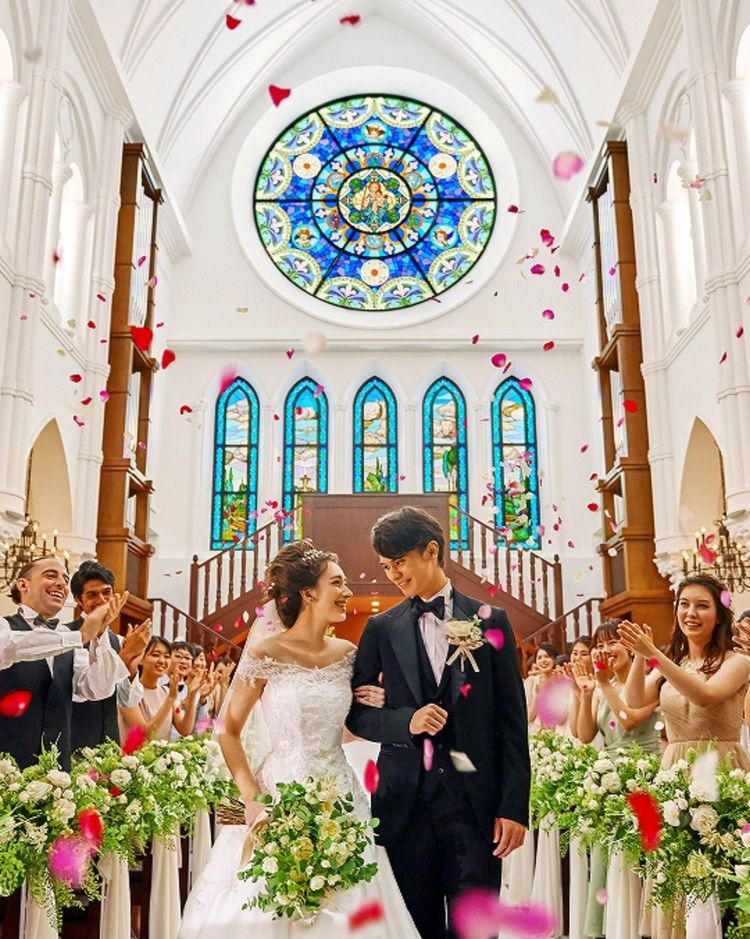 アルカンシエルリュクスマリアージュ大阪 ゲストも驚愕の天井高約15m!大階段では自然光が降り注ぐの画像1