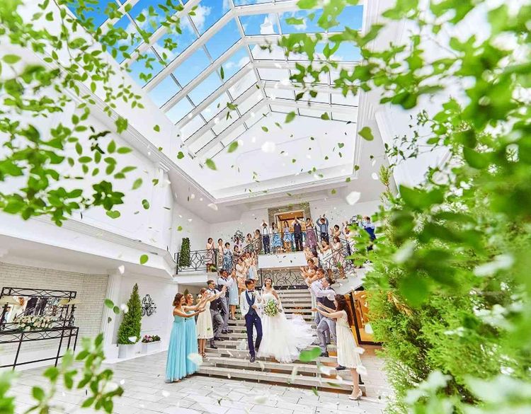 アルカンシエルリュクスマリアージュ大阪 ゲストも驚愕の天井高約15m!大階段では自然光が降り注ぐの画像3