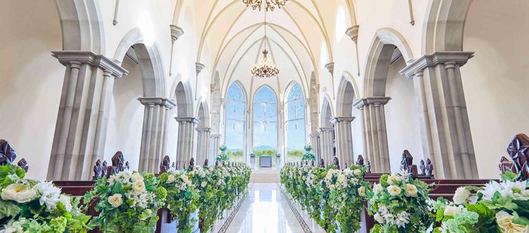 アメイジンググレイス前橋 緑豊かなロケーションに佇む、陽光降り注ぐ独立型大聖堂の画像