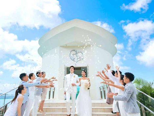 ホワイトアロウチャペル 祝福のフラワーシャワーの画像2