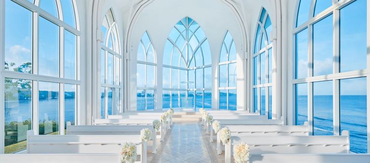 クリスタルチャペル グアムで最も長いバージンロードを誇る大聖堂の画像