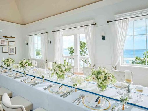 クリスタルチャペル 青い海を一望するパーティルームの画像1