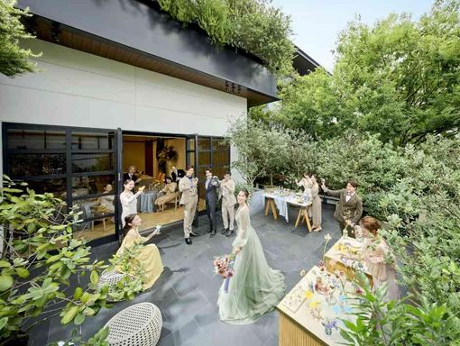 ＴＲＵＮＫ　ＨＯＴＥＬ 専用のテラスを使用した演出もの画像3