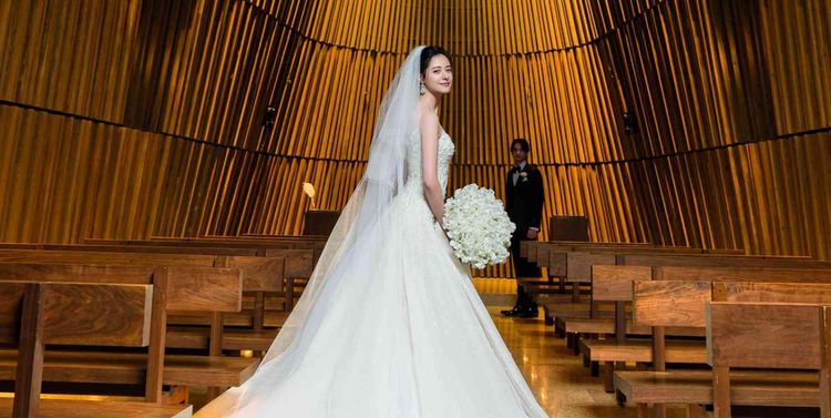 グランドハイアット東京 高さ16mの天窓から自然光が降り注ぐ静粛な誓いのステージの画像3