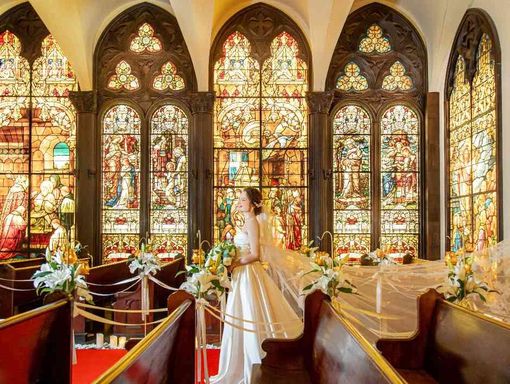 360度のステンドグラスが美しいチャペルで感動の結婚式を