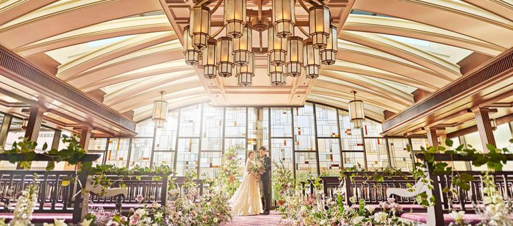 THE CONDER HOUSE 繊細なステンドグラスが彩る、生涯忘れられない誓いの瞬間の画像
