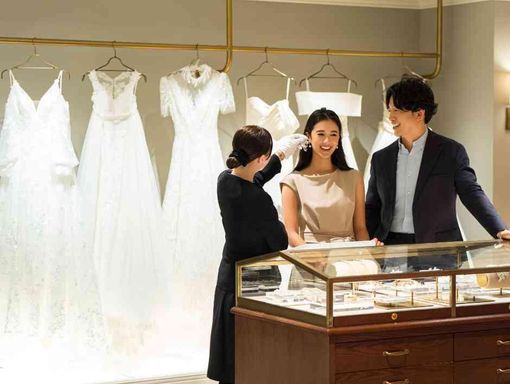 ザ・サウザンドキョウト 衣裳選びは専属スタイリストとの画像3