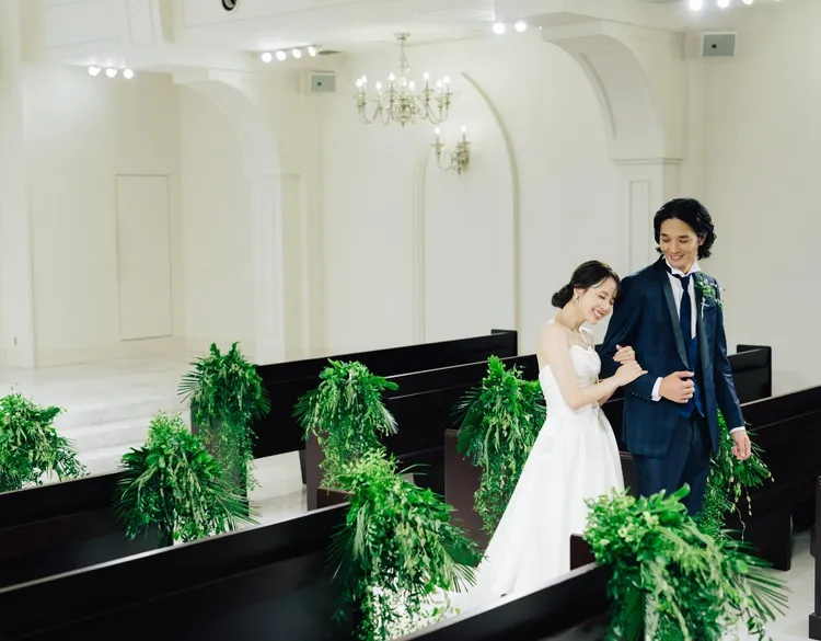 Ｆｒａｎｃ Ｂｅｌｌｅ Ａｍｏｕｒ 美しく輝くステンドグラスが花嫁の姿をより一層素敵に演出の画像3