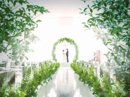 エルダンジュナゴヤ 天井高5M*光×緑のチャペルの画像1