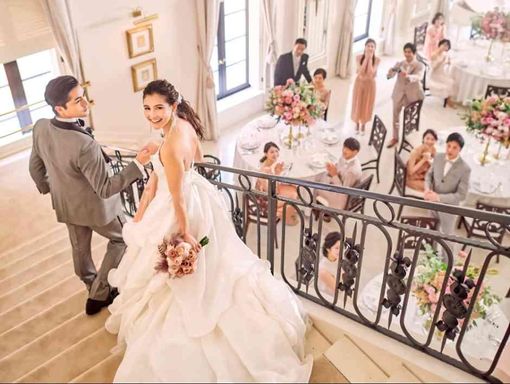 ガーデンヒルズ迎賓館（大宮） シンデレラ階段からの入場の画像1