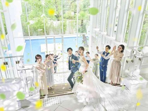 ララシャンス広島迎賓館 大階段でフラワーシャワーの画像1