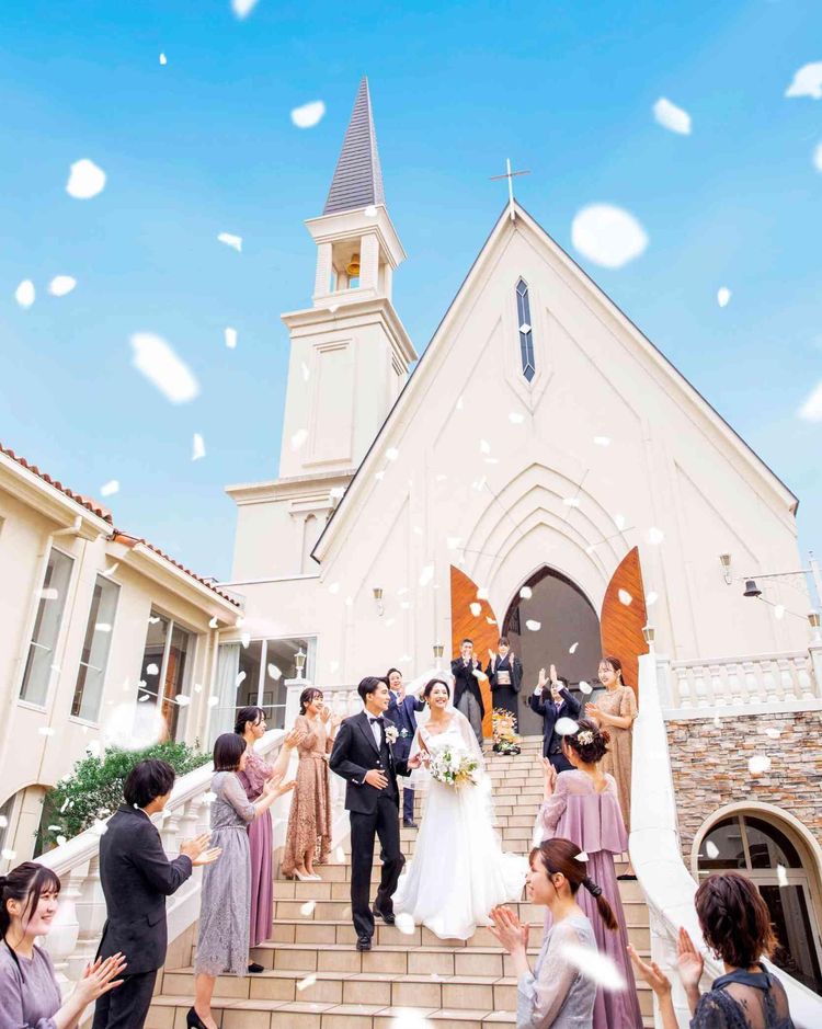 パラシオ・デ・ビアナ ベル・カーサ 十字架を模した窓から自然光が射し込む、大人気の独立型チャペルの画像1