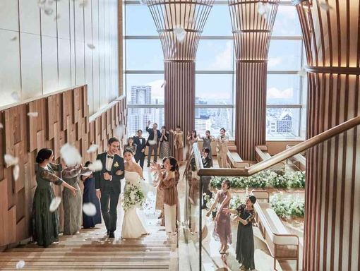 OPERAHOUSE 東京 天井高8mの開放感あるチャペルの画像1