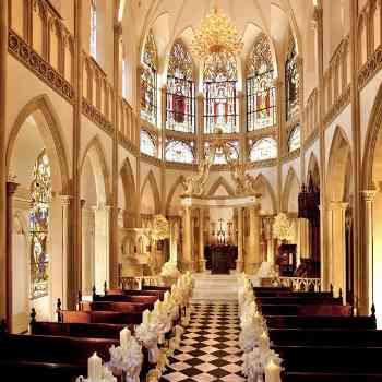 クラシカルな雰囲気の本格大聖堂