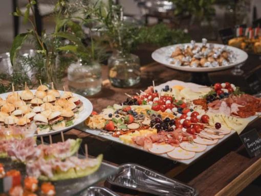 Apt2cWedding 見た目も楽しいビュッフェを囲むの画像3