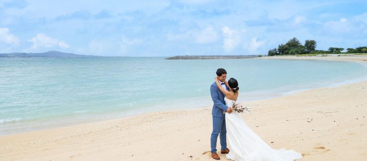 ザ・サーフ ビーチサイドテラス 海と緑を両方楽しめる、沖縄を旅するようなフォトウエディングの画像1