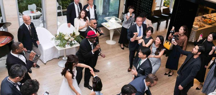 ジャスマック八雲 外国のホームパーティのように音楽とダンスを楽しむスタイルの画像