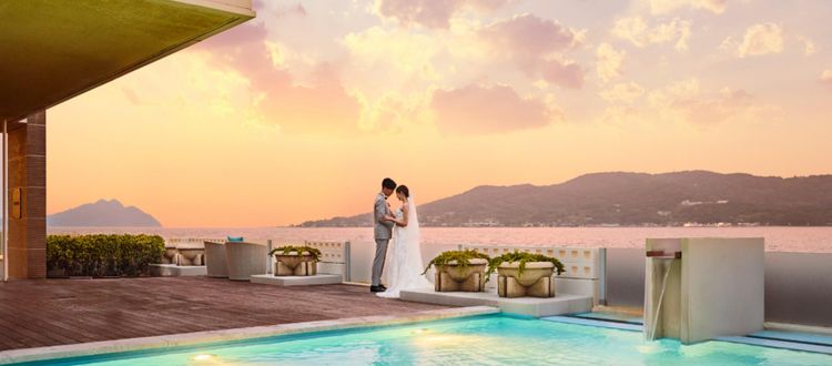 THE BLUE（ザ・ブルー） 夕日が鮮やかな時間からスタートするナイトウエディングも人気の画像1