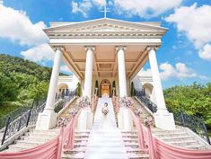 花嫁が憧れるチャペルの大階段
