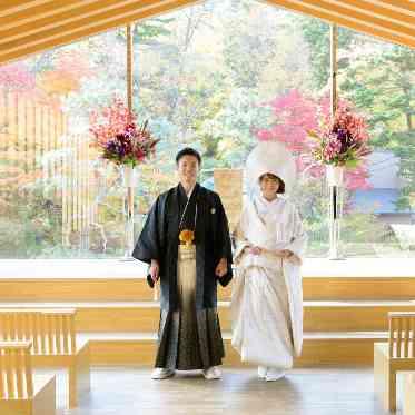 エルムガーデン 秋の紅葉をバックに行う和装人前式