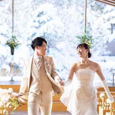 エルムガーデン 冬の挙式は爽やかなロケーションをバックに