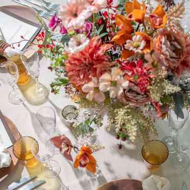 アールベルアンジェ札幌 フローリストとお二人らしくパーティー会場を彩る