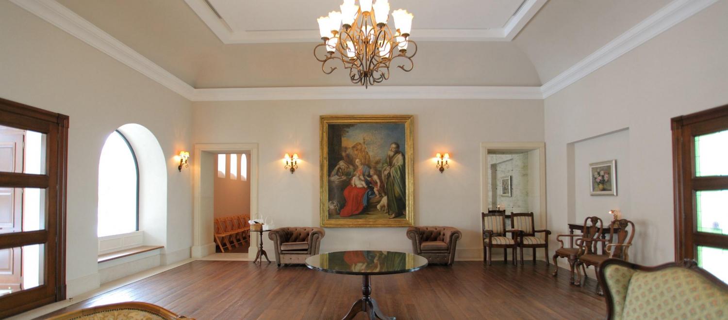 ローズガーデンクライスト教会 ロビー・控室