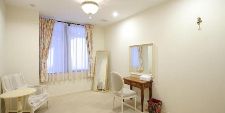 ローズガーデンクライスト教会 ロビー・控室