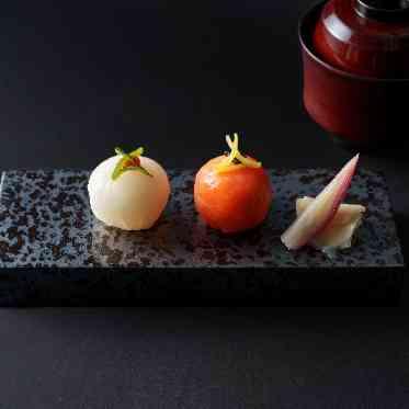 ホテルモントレ エーデルホフ札幌 サーモンと鯛の祝い紅白手毬寿司