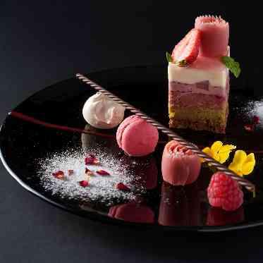 ホテルモントレ エーデルホフ札幌 木苺・ピスタチオ・ショコラのデリス 可愛いベリーと小菓子達に囲まれて