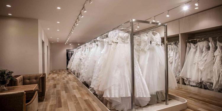 アールベルアンジェ苫小牧 ドレス・衣装