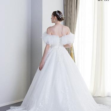 ベルヴィ盛岡・ロヴィナテラス ウェディングドレス