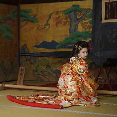 プライベートリゾートカリメーラ 色鮮やかな色打掛