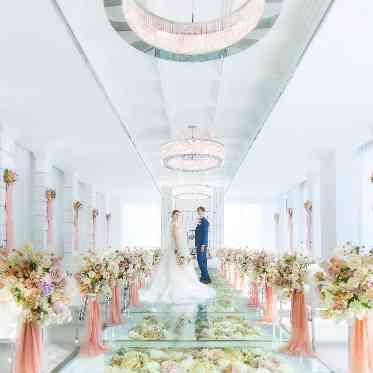 ラグナヴェール仙台 自然光差し込む明るい空間。仙台市内でここにしかない「フラワーバージンロード」