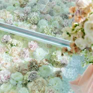 ラグナヴェール仙台/エスクリウェディング 花に彩られたバージンロードが特別な瞬間を演出