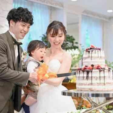 定禅寺ガーデンヒルズ迎賓館/FIVESTAR WEDDING お子様とのケーキ入刀