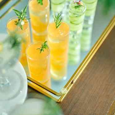 定禅寺ガーデンヒルズ迎賓館/FIVESTAR WEDDING 受付時からウェルカムドリンクでゲストの皆さまをおもてなし