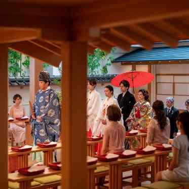 ホテルモントレ仙台 室内でありながら自然光が降り注ぐ総ヒノキ造りの神殿は前撮りスポットとしても人気