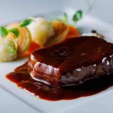 ホテルモントレ仙台 仙台名物牛タンのマディラワイン煮込みはオプションでご用意