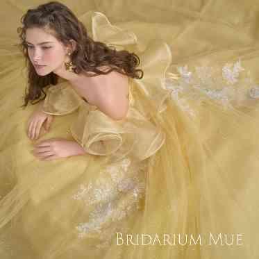 ホテルモントレ仙台 異なる色味のチュールやグリッターチュール、レースを重ね奥行きを出したドレス