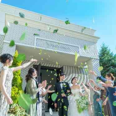 アールベルアンジェAkita 挙式後は外でフラワーシャワーなどのアフターセレモニーも可能