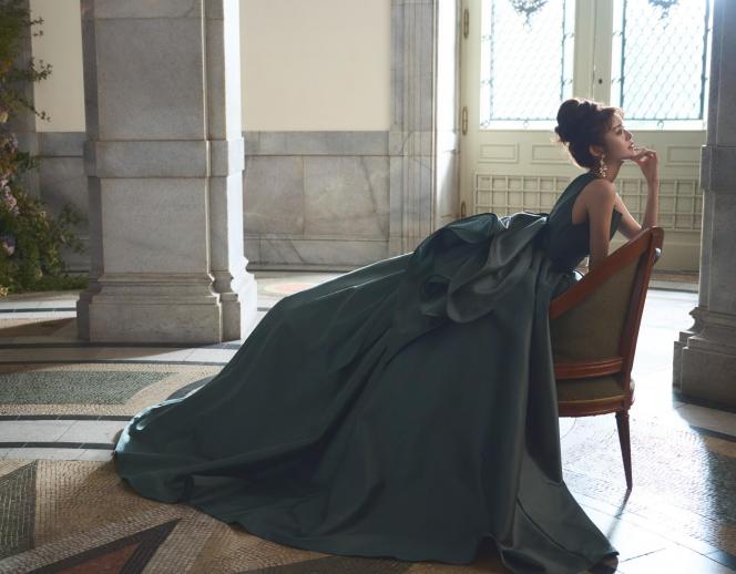 アールベルアンジェAkita ドレス・衣装