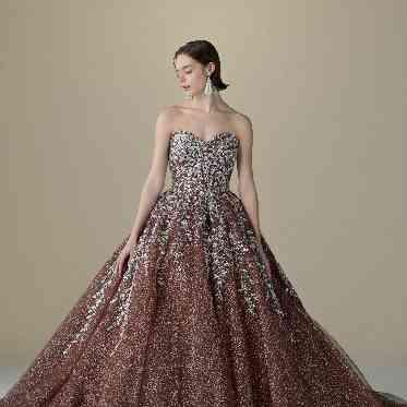 ノートルダム秋田/FIVESTAR WEDDING 専属のコスチュームアドバイザーが花嫁の希望を叶える。