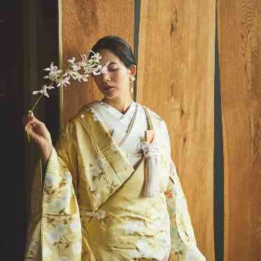 ノートルダム秋田/FIVESTAR WEDDING 匠の技法で仕上げられる色打掛。　その美しさにきっとゲストは目を奪われる。