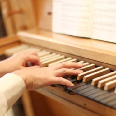 ヴァレリアーノ 大聖堂に響き渡るパイプオルガンの荘厳な音色。ふたりの門出を祝福する温かな調べ。