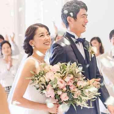 アーククラブ迎賓館(郡山)/テイクアンドギヴ・ニーズウェディング ゲストとの距離も近く、祝福の歓声や笑顔がおふたりを包み込みます