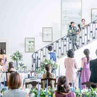 アーククラブ迎賓館(郡山)/テイクアンドギヴ・ニーズウェディング ゲスト全員に祝福される階段入場