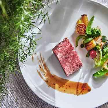 St.ヴェルジェ教会&ゲストハウス21/SKYPALACE ASSOCIATES お肉料理