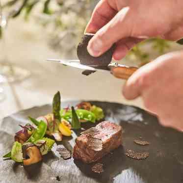 St.ヴェルジェ教会&ゲストハウス21/SKYPALACE ASSOCIATES お肉料理